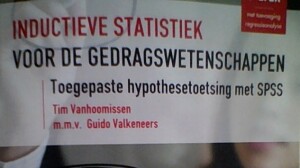 Inductieve statistiek voor de gedragswetenschappen. Toegepaste hypothesetoetsing met SPSS