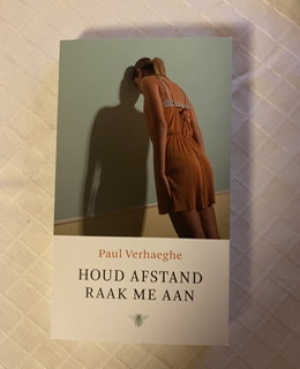 Houd afstand raak me aan