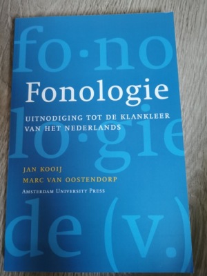 Fonologie: uitnodiging tot de klankleer van het Nederlands