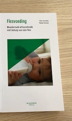 Flesvoeding moedermelk of kunstmelk met behulp van een fles 2de editie