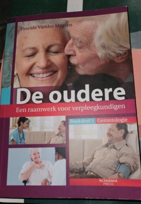De oudere: een raamwerk voor verpleegkundigen (boekdeel 1)